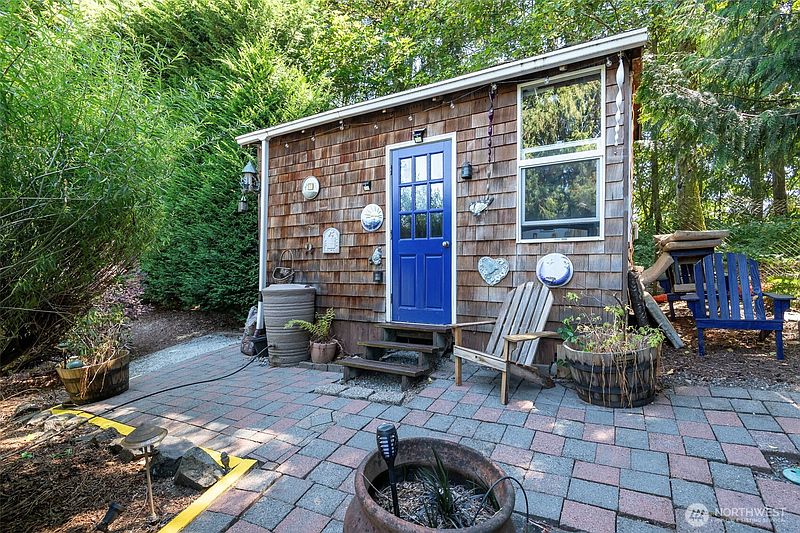 3rd image of 2703 5th Street SW