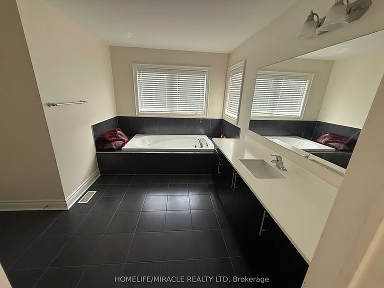 3 Elwin Rd — Photo 10