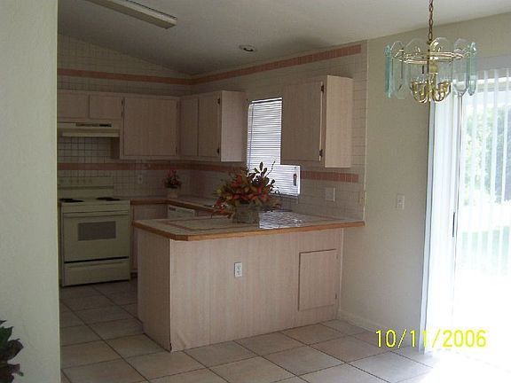 2nd image of 2916 SW 2nd Pl