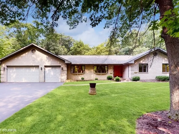 9114 Carmel Ct, Spring Grove, IL 60081