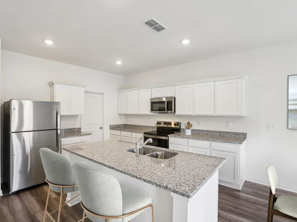 7711 Enchanted Pearl Dr, Angleton, TX 77515