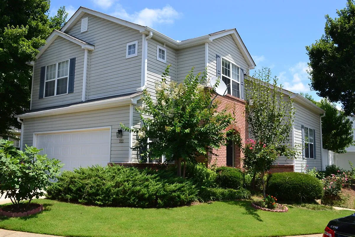 3 bed, 2.5 bath, $2,450 — Photo 1