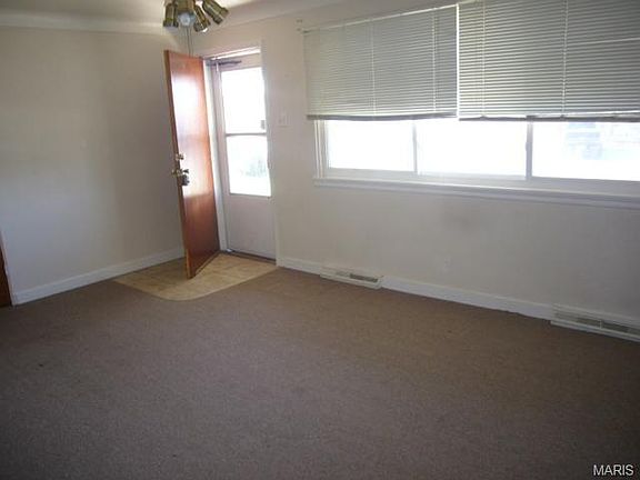 3rd image of 3528 Wright Ave