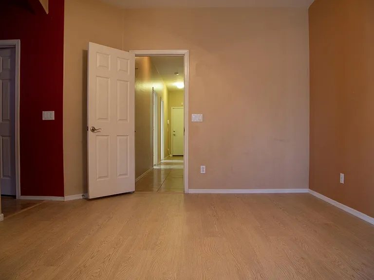 7016 W Branham Ln — Photo 11