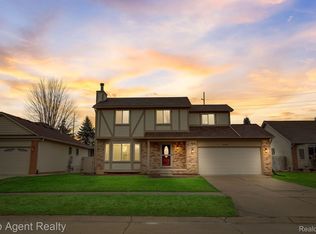 46792 Oak Pointe Dr, Macomb, MI