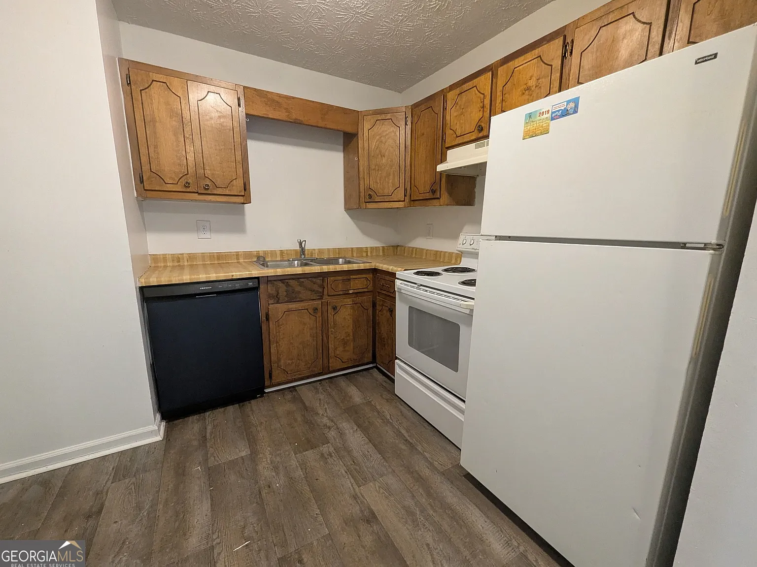 2 bed, 1.0 bath, 810 sqft, $1,025 — Photo 2