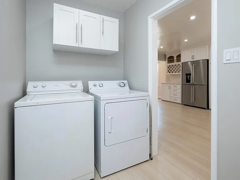 131 Ottawa St — Photo 10