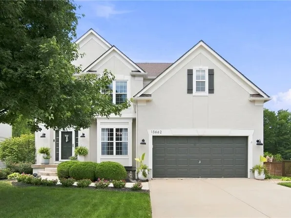 15662 S Blackfeather St, Olathe, KS 66062