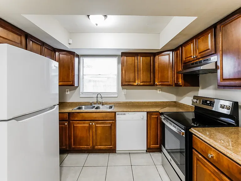 425 SW 74th Ave — Photo 7