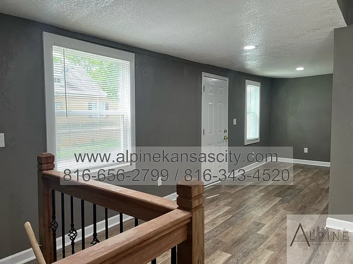 2 bed, 1.0 bath, 850 sqft, $900 — Photo 2
