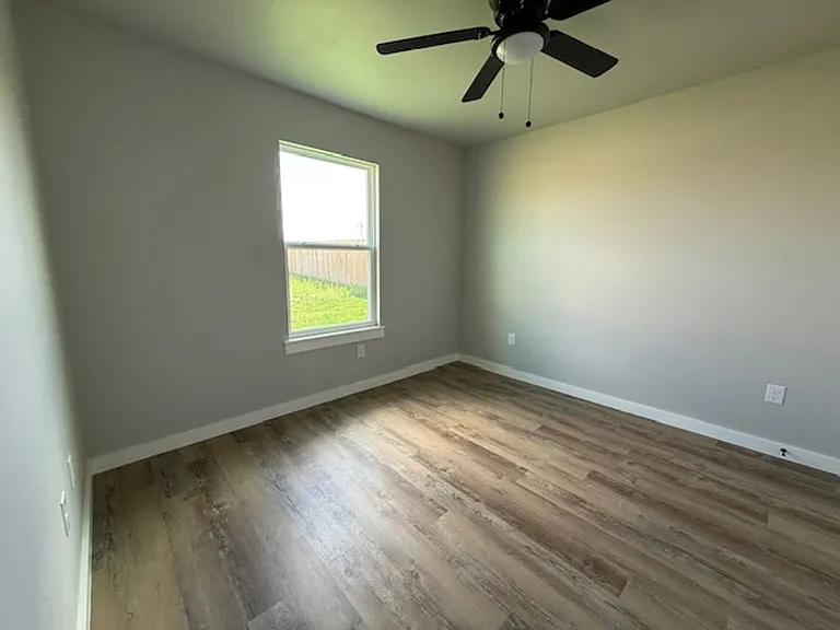 954 Minda St — Photo 10