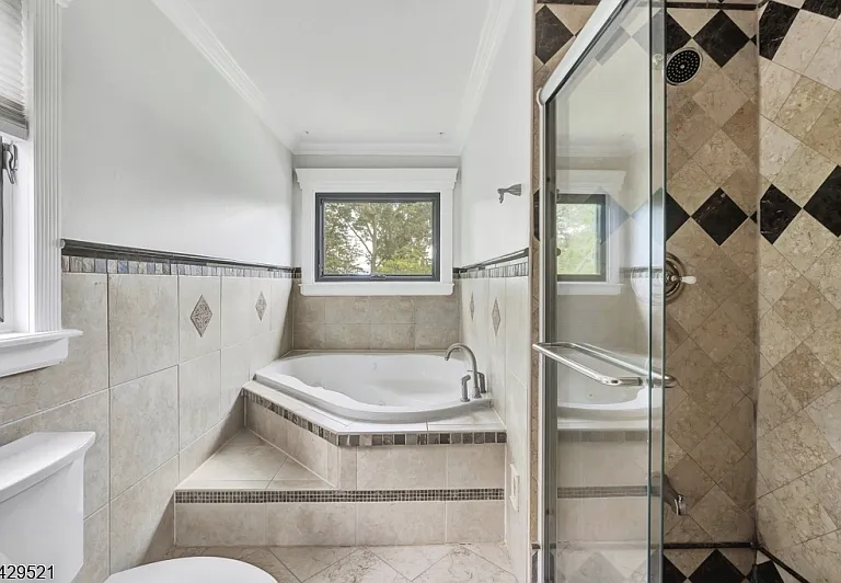 136 Carlough Rd — Photo 16