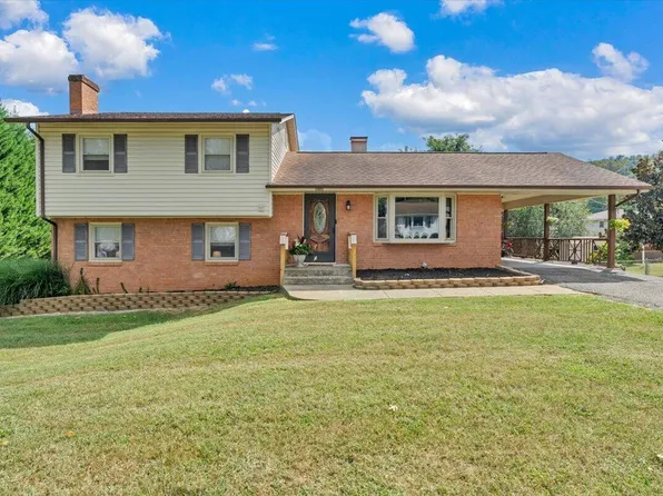 5402 Green Meadow Rd, Roanoke, VA 24018