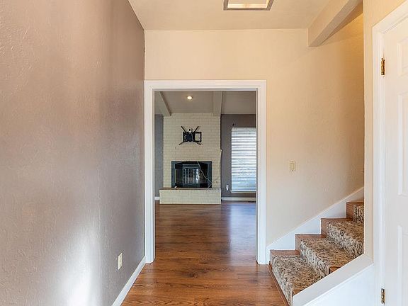 3rd image of 212 N Tunbridge Rd