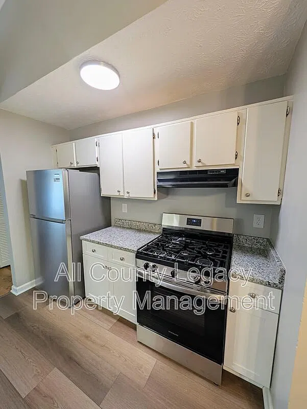 3 bed, 2.0 bath, 1218 sqft, $1,995 — Photo 4