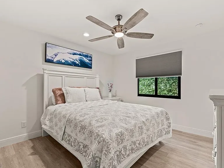 2307 Queens Way — Photo 24