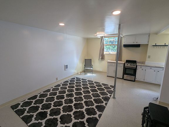 3rd image of 890 Douglass St