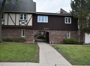844 Village Quarter Rd APT B5, Dundee, IL 60118