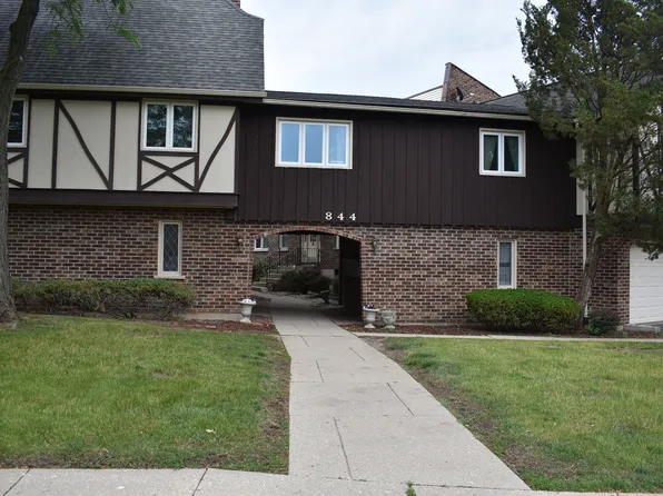 844 Village Quarter Rd APT B5, Dundee, IL 60118