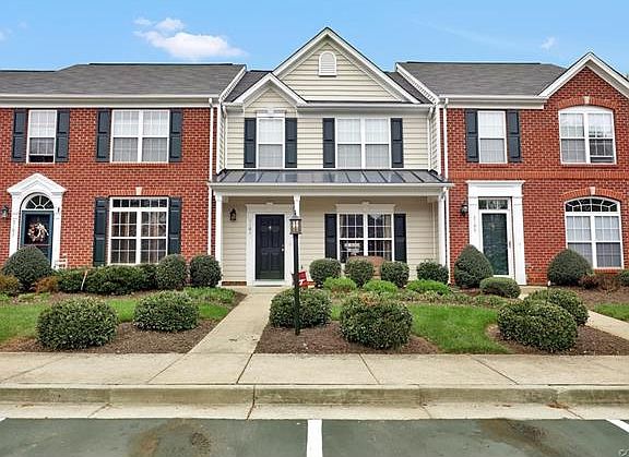 2nd image of 3105 Friars Walk Ln #3105