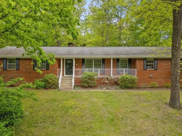 1704 Leavitt Dr, Signal Mountain, TN 37377