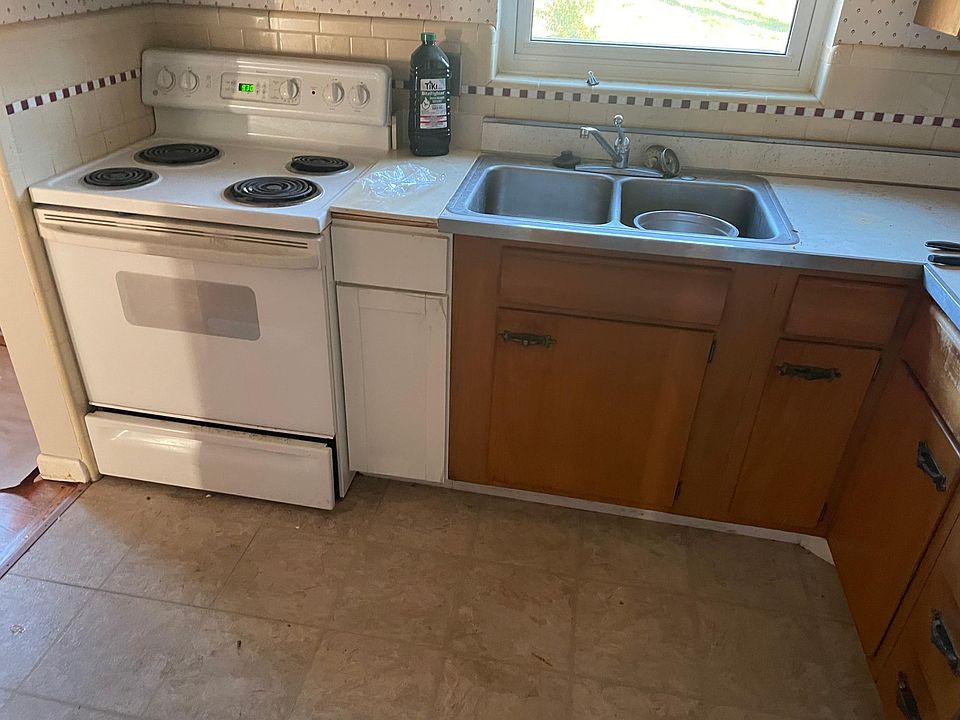 2nd image of 4716 Clevesdale Dr