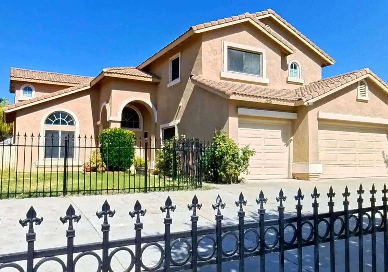 2226 Willowbrook Ln | Spacious 5-Bedroom Home in the Growing City of Perris Over 2,850 Sq. Ft.! — Photo 2