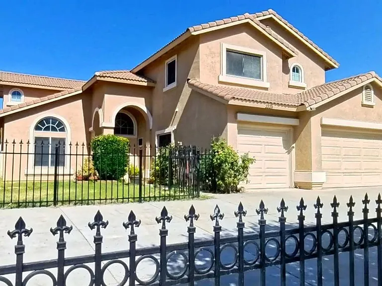 2226 Willowbrook Ln — Photo 2