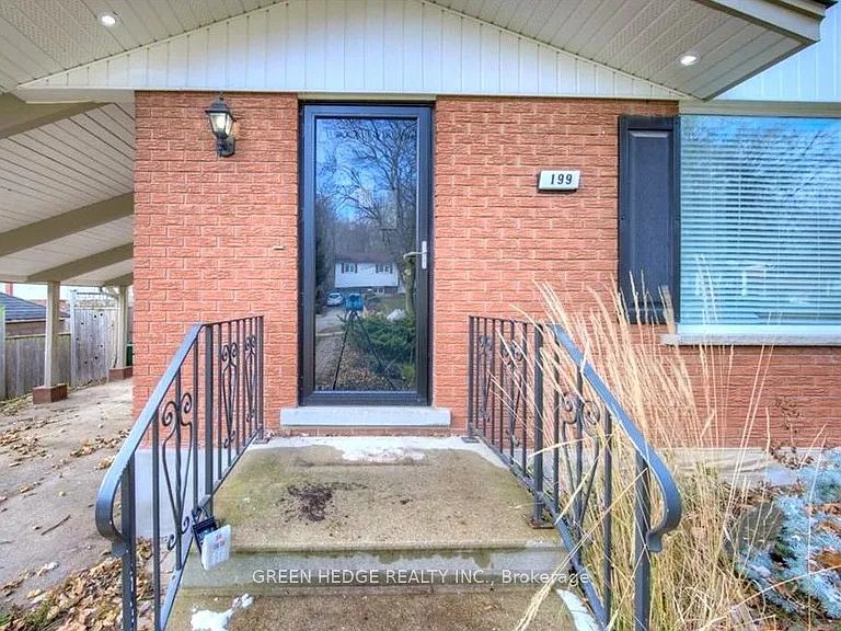 199 Dixie Cres — Photo 2
