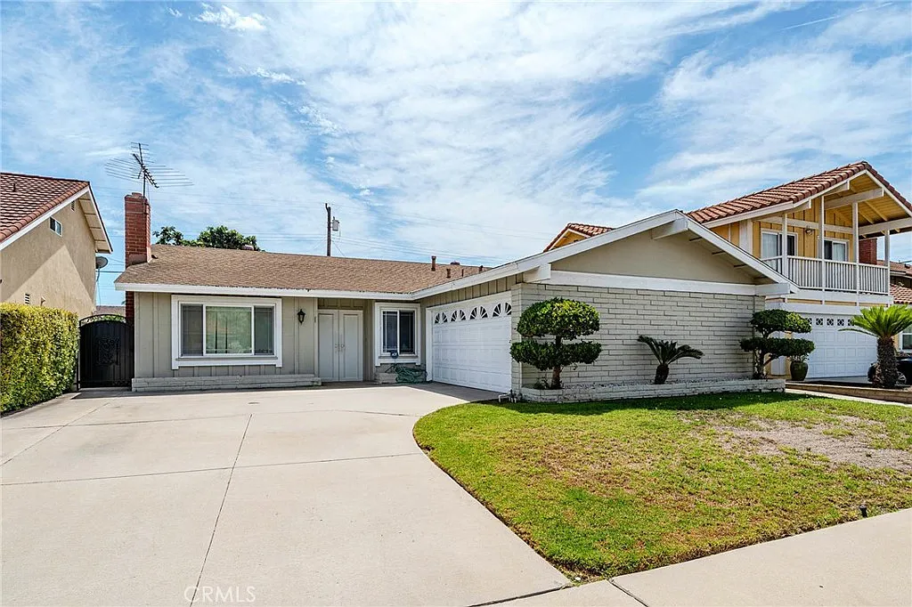 3 bed, 1728 sqft, $4,300 — Photo 1