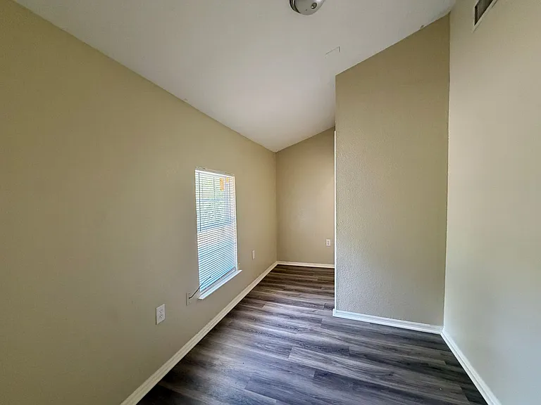203 W Nolan St — Photo 8