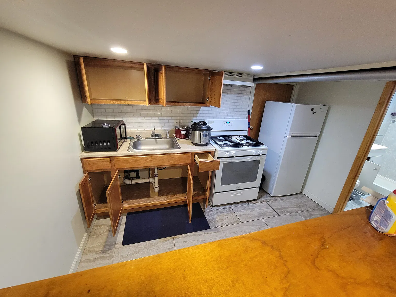 1 bed, 880 sqft, $1,600 — Photo 2