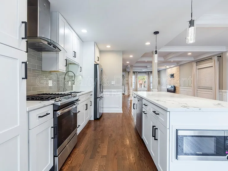 5619 W Irving Park Rd — Photo 5