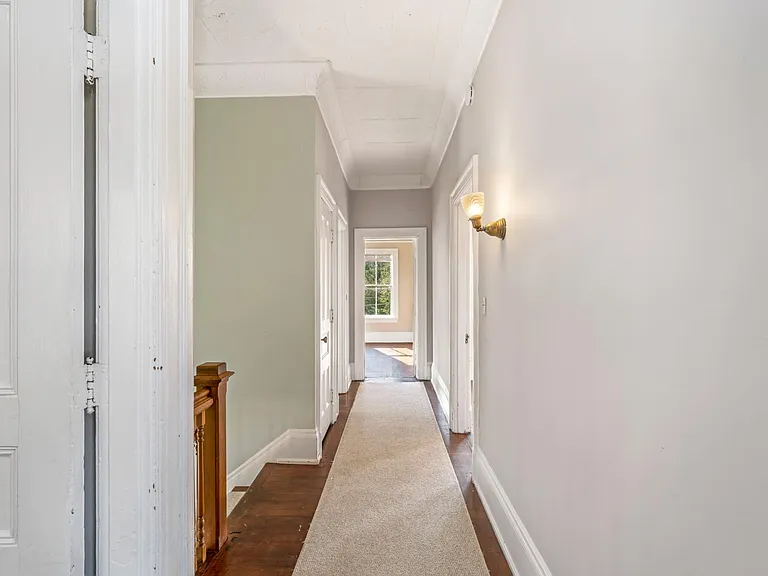 583 Russell Dr — Photo 19