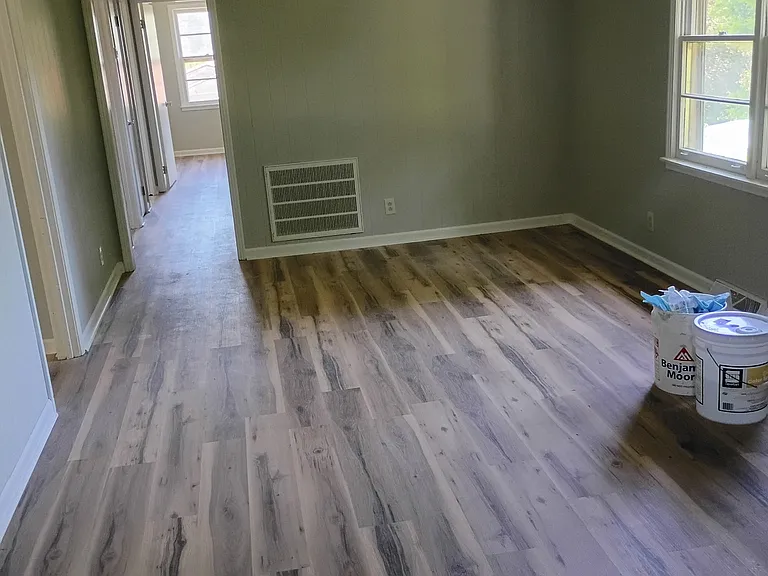 209 Ashwood Dr — Photo 3