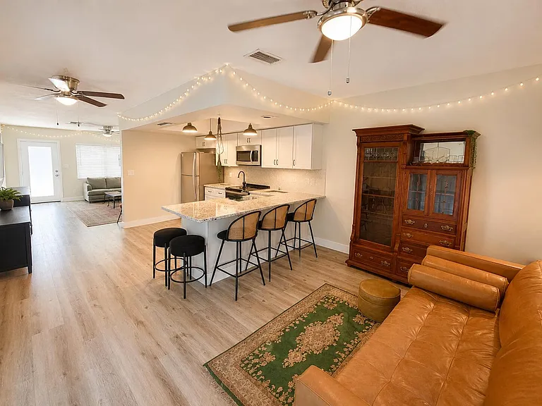 1366 SE 4th Ave — Photo 7