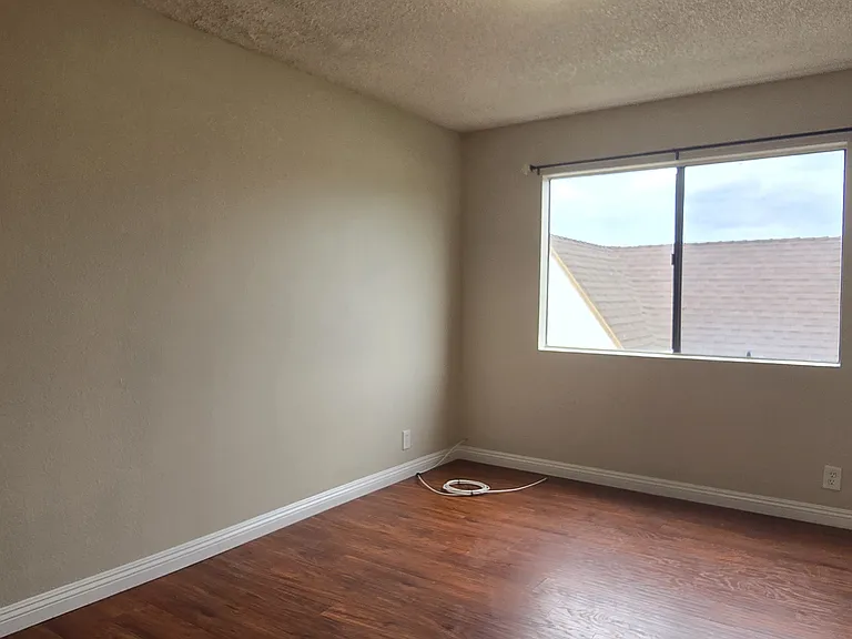 209 W Grand Ave #4 — Photo 10