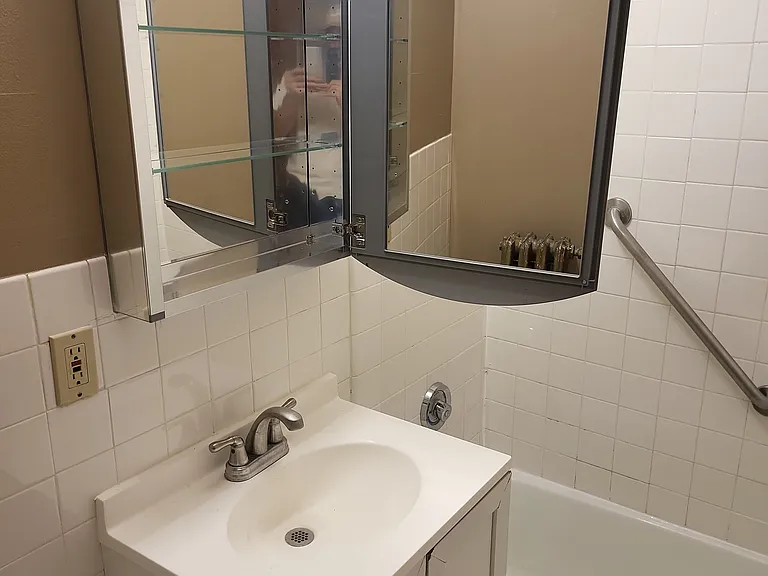Phillips Park Apartments — Photo 17