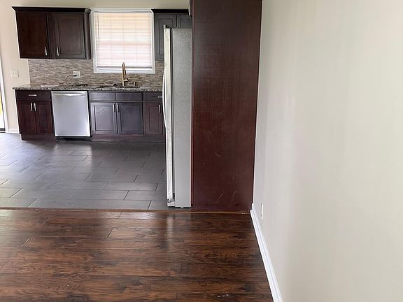 5th image of 626 Lane Dr