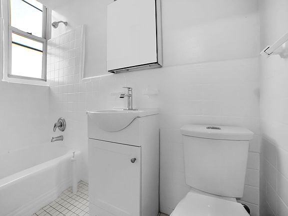 5th image of 500 E 73rd St Unit A1