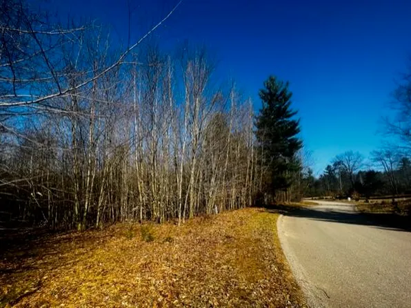 63 Starlight Ridge Cir, Onekama, MI 49675
