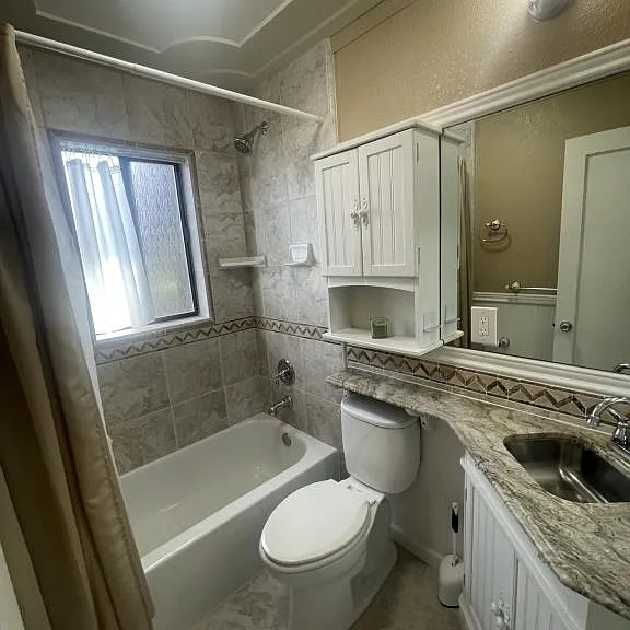 2145 Lombard St — Photo 5