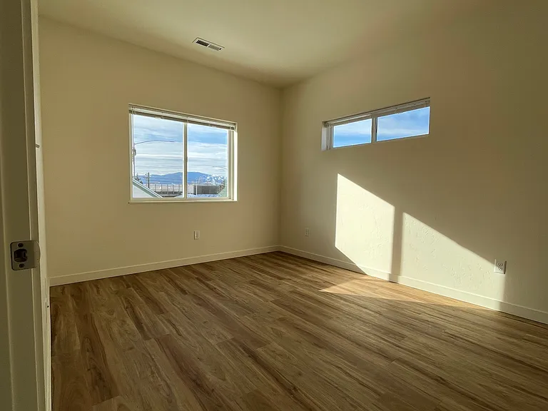 909 Poplar St #A — Photo 5