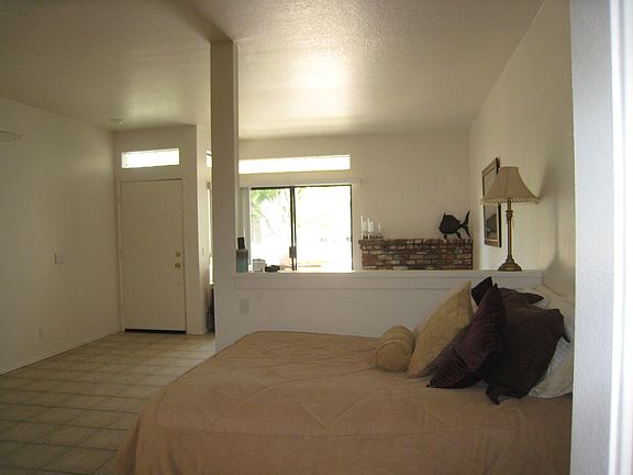 10' Ceiling Height