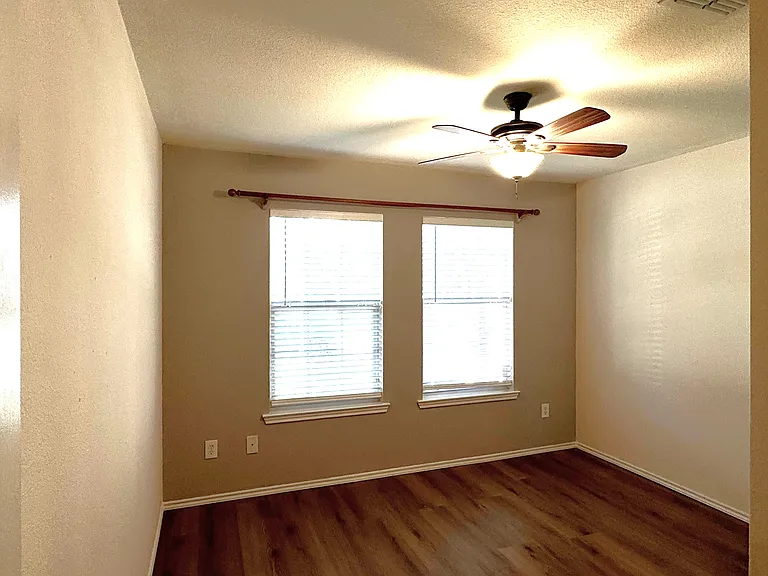 5301 Comanche Wells Dr — Photo 10