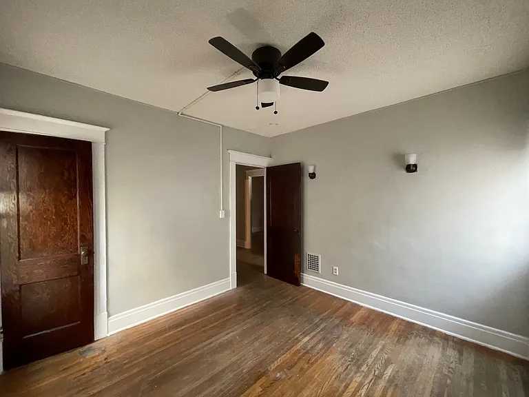 560 Linden Ave #1 — Photo 21