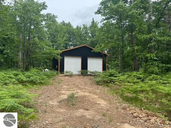 10384 W Rosted Rd, Lake City, MI 49651