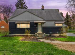 2915 Otsego Rd, Waterford, MI 48328