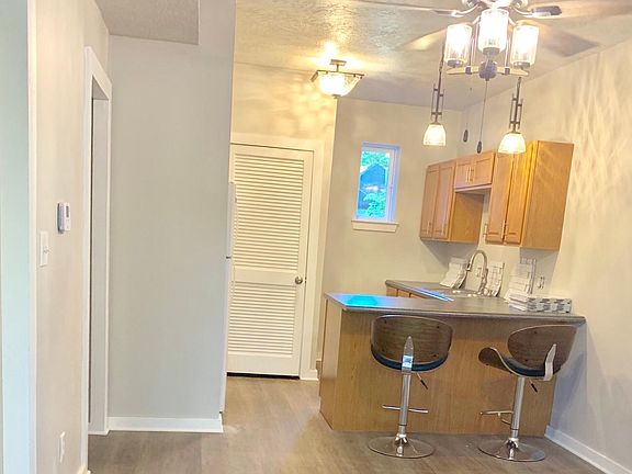 3rd image of 215 Olive St APT 3