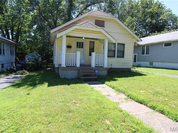 2210 Lexa Dr, Saint Louis, MO 63136